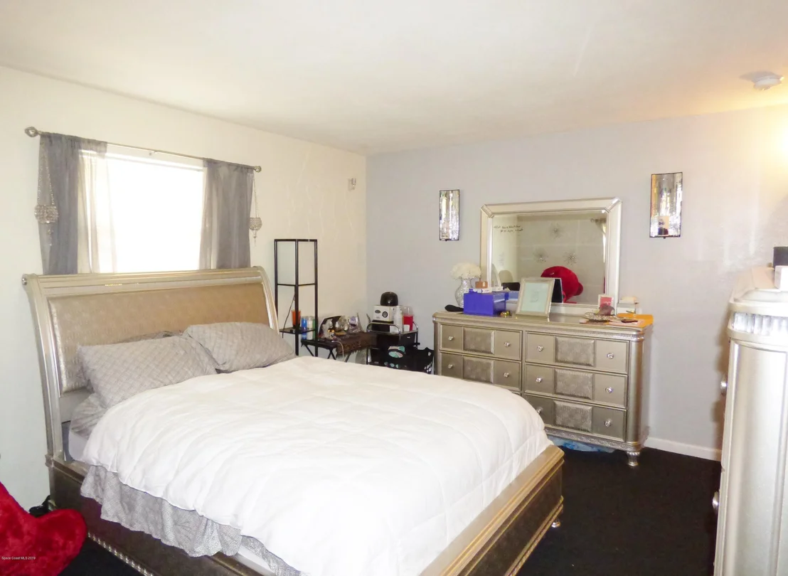 Photo of 1052 Azalea Lane