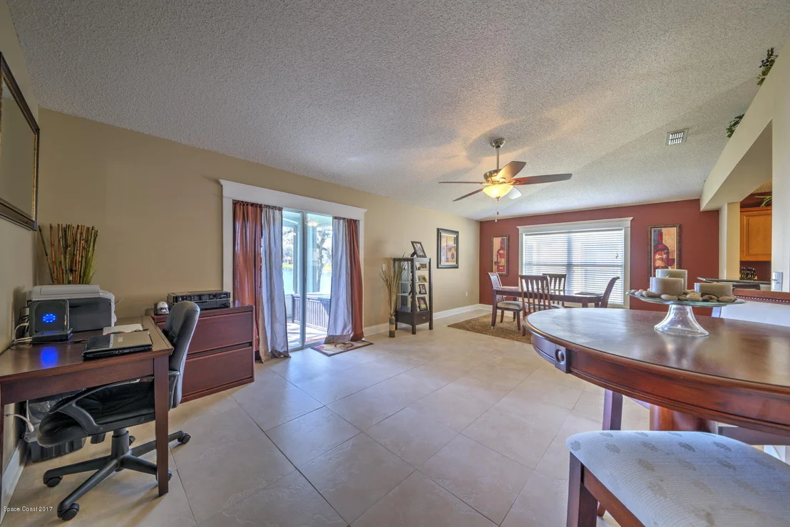 Photo of 1194 White Oak Circle