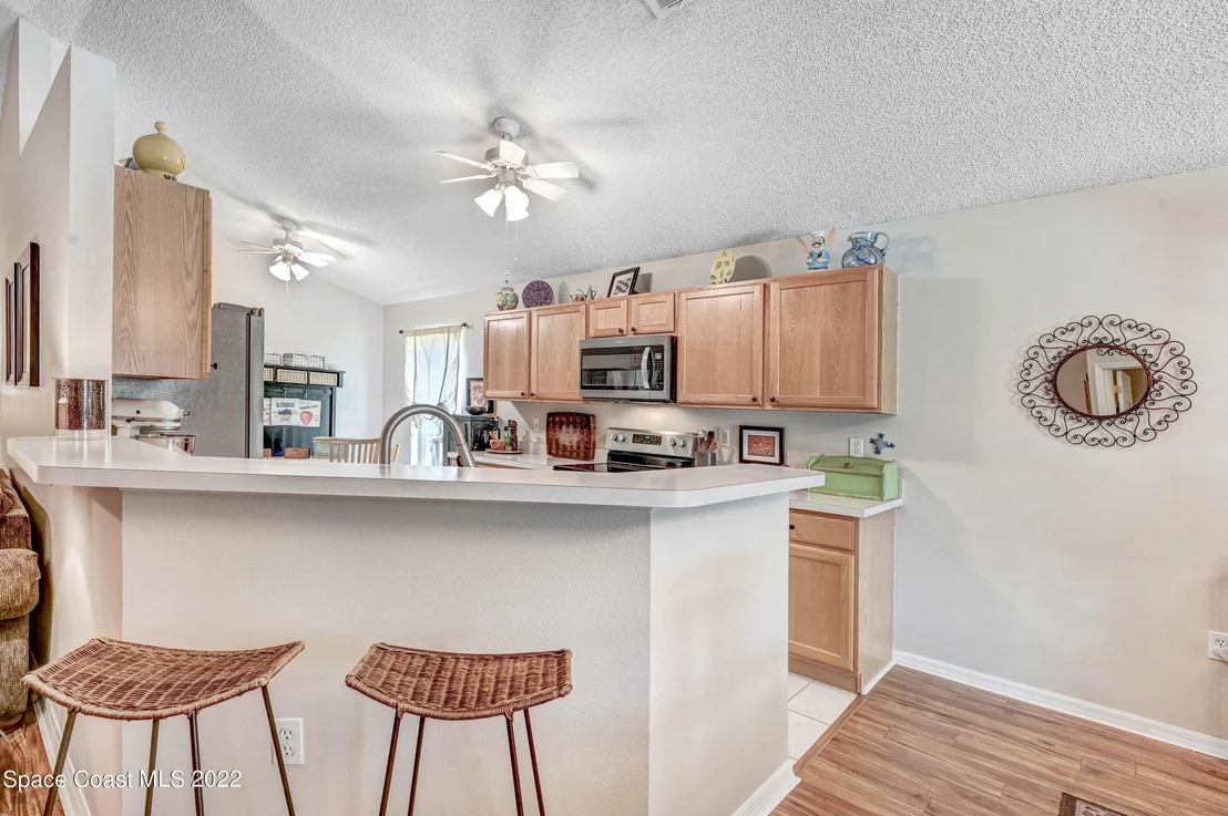 Photo of 1153 White Oak Circle