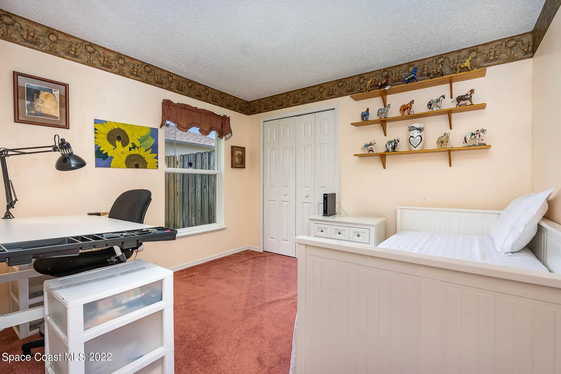 Photo of 1133 White Oak Circle