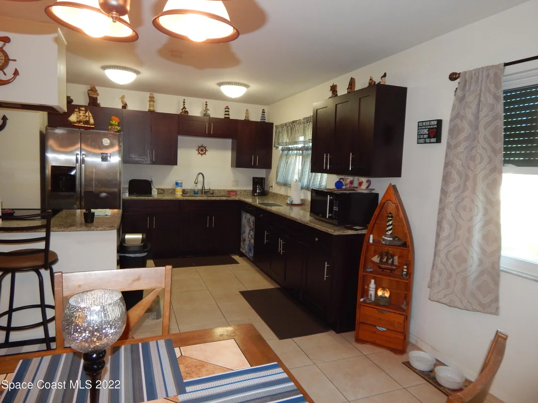 Photo of 1638 Riviera Drive NE