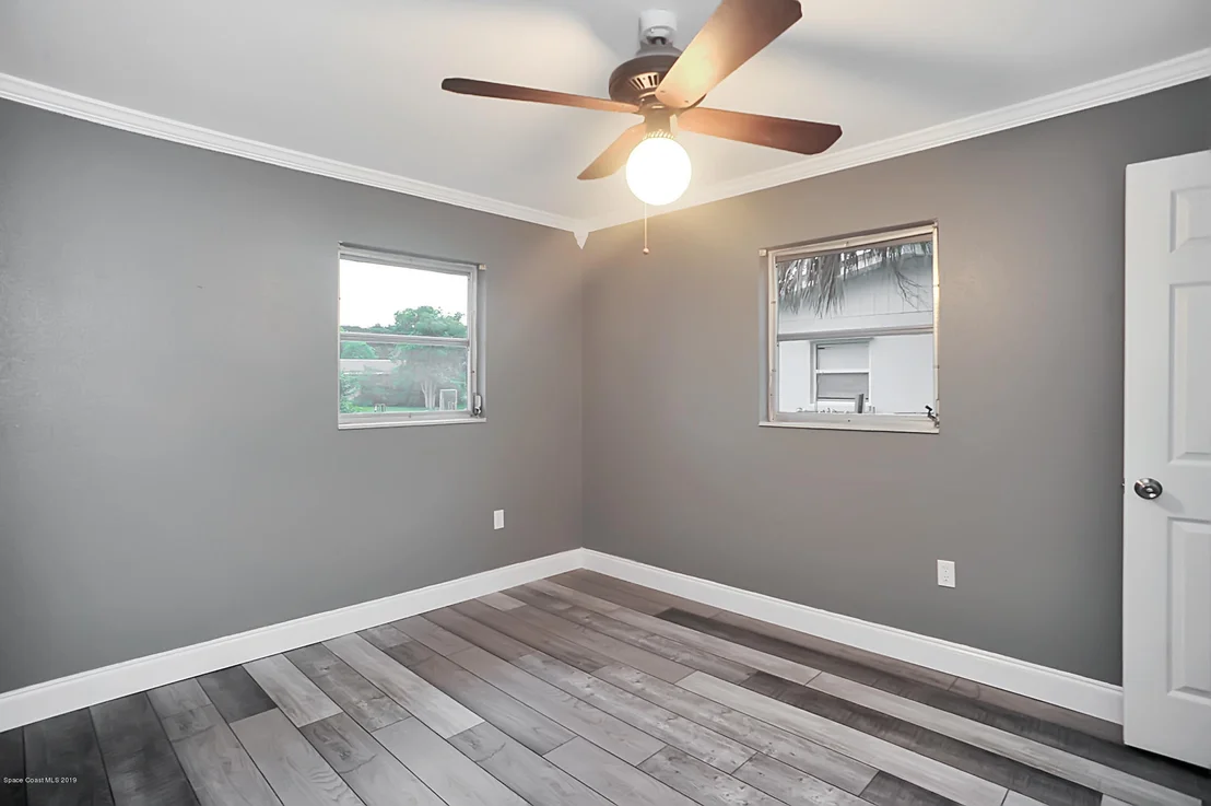 Photo of 1860 Oakwood Drive