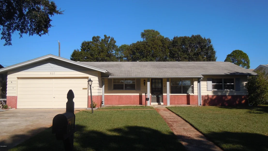 Photo of 910 Kings Post Road