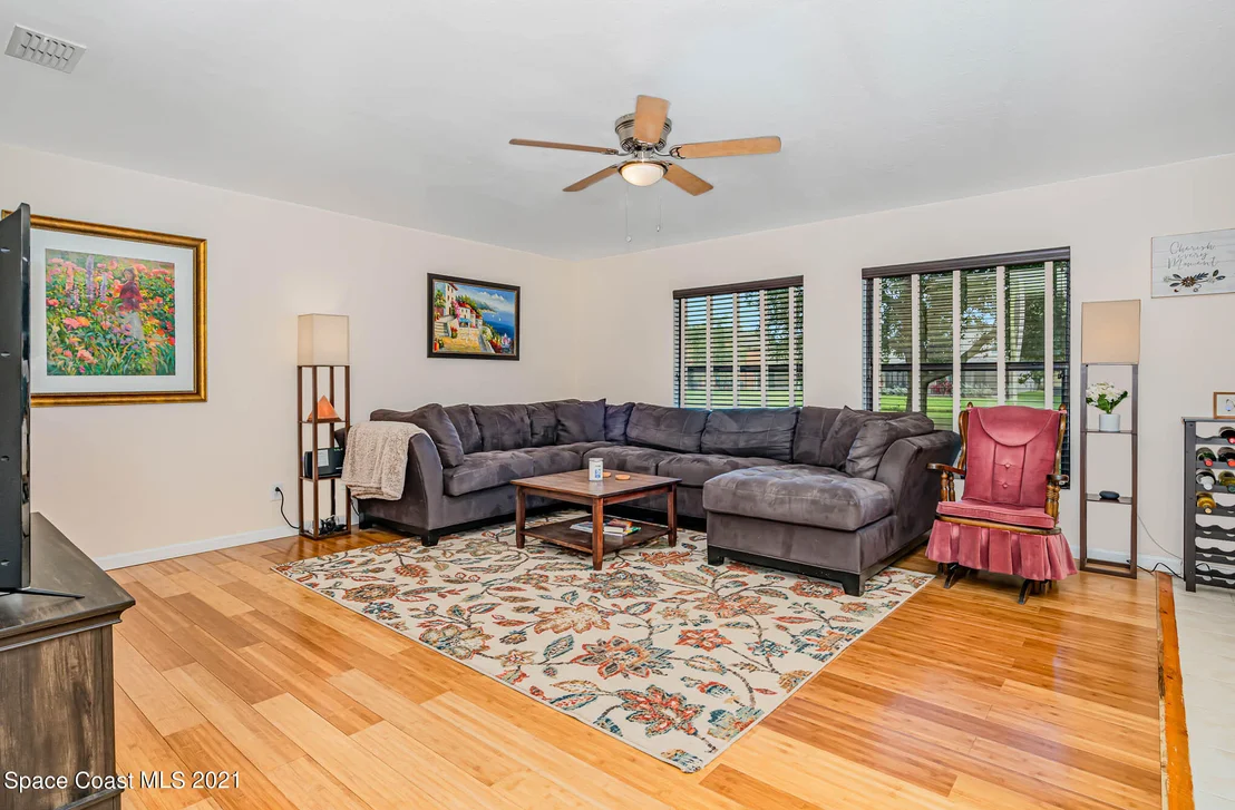 Photo of 215 Dryden Circle