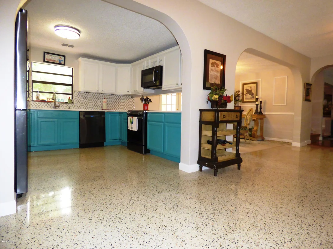 Photo of 6737 Sheridan Road