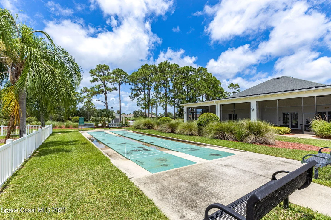 Photo of 2037 Windbrook Drive SE