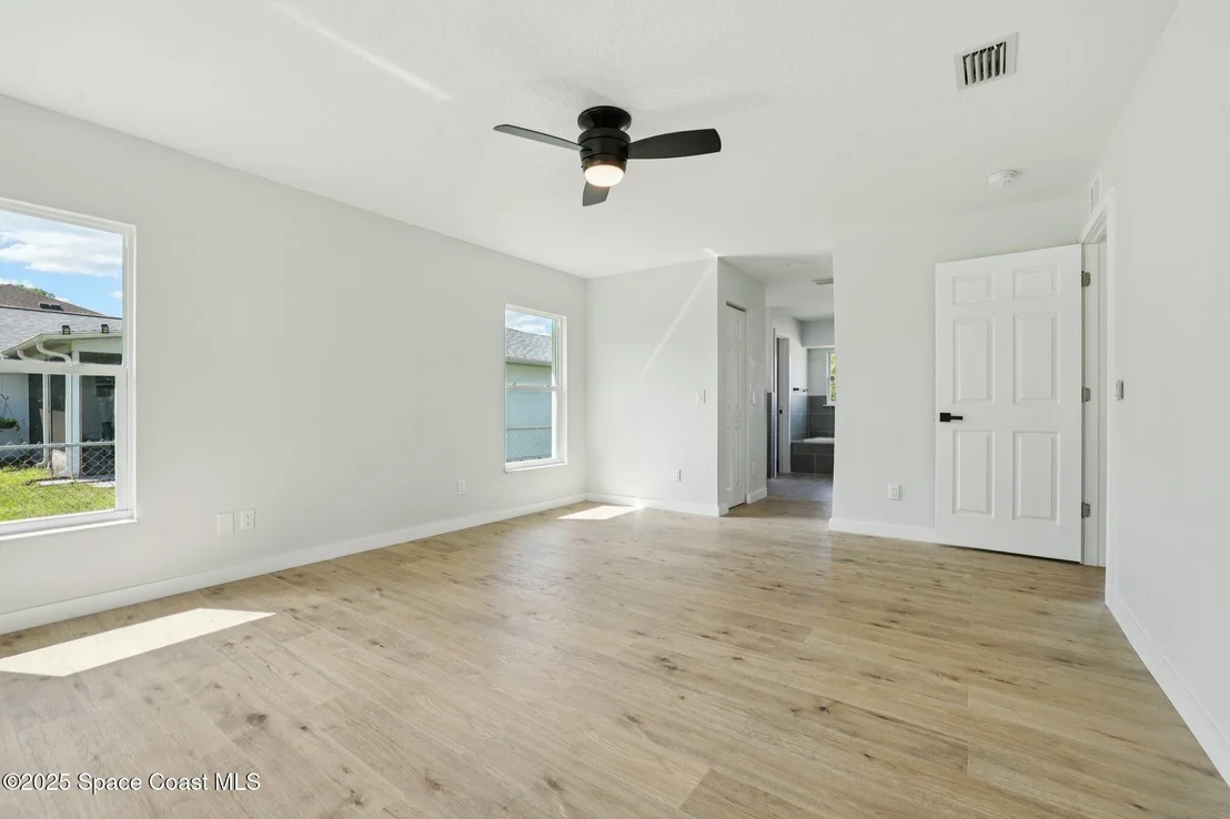 Photo of 1441 Eldron Boulevard SE