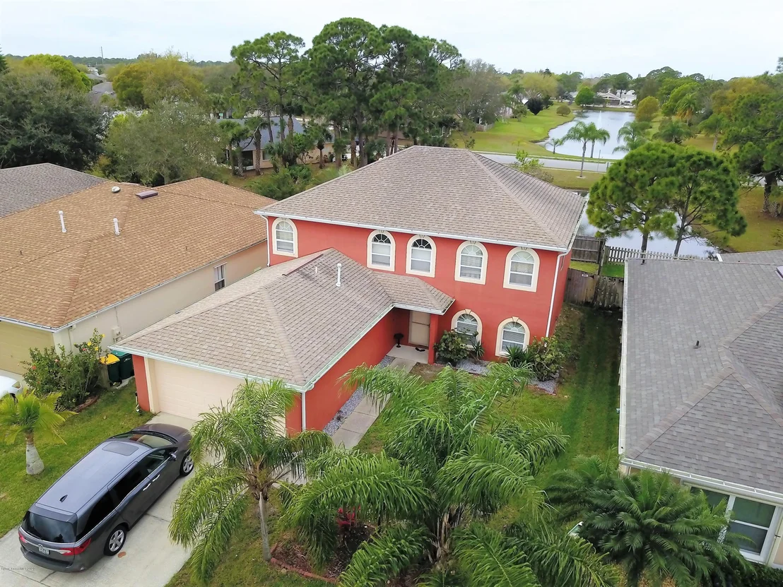 Photo of 1229 White Oak Circle
