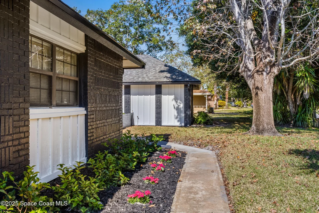 Photo of 1007 Pineapple Avenue NE