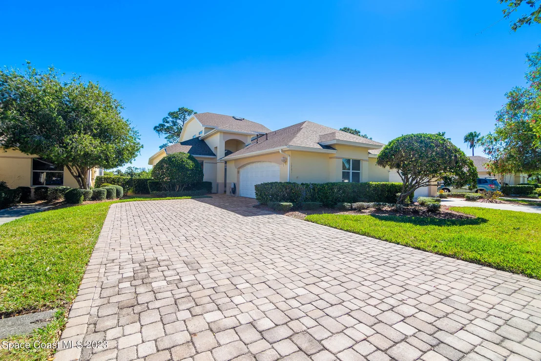 Photo of 1961 Golf Vista Boulevard