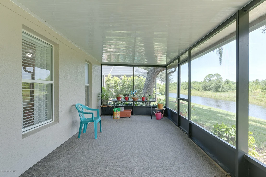 Photo of 877 Villa Drive