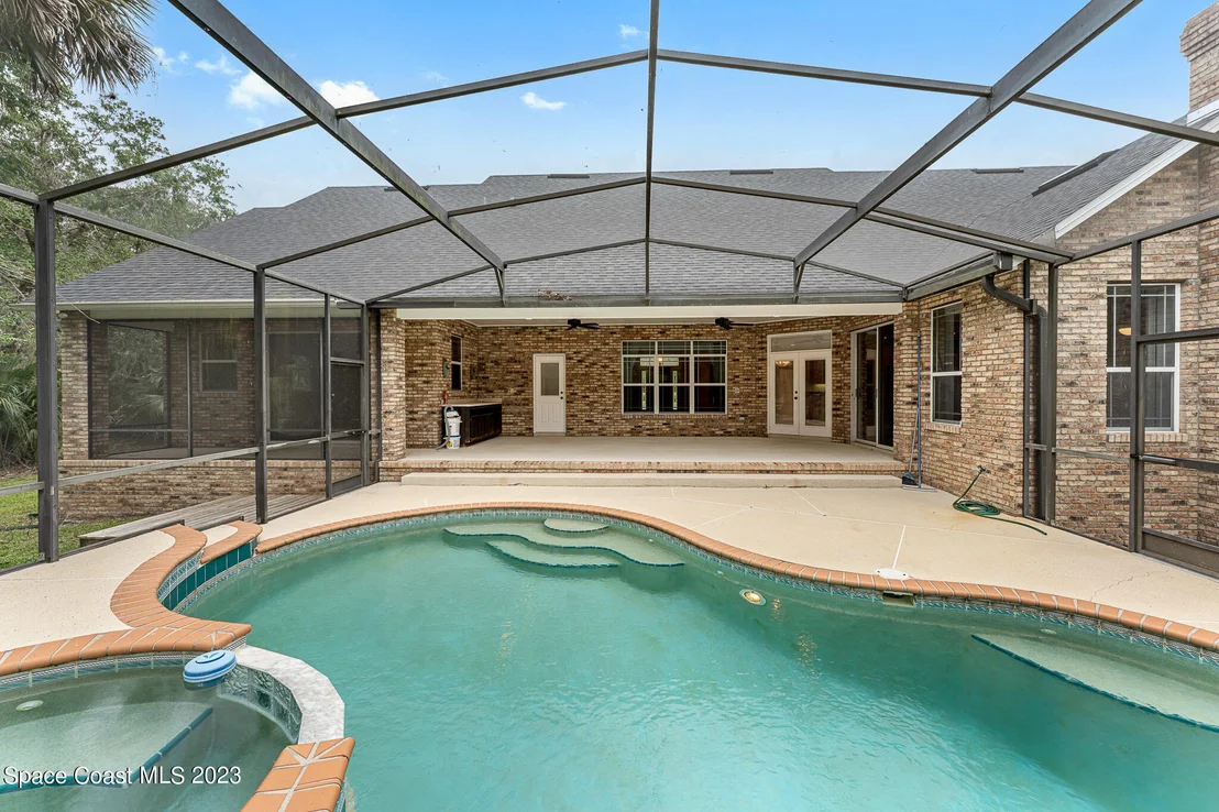 Photo of 927 Iron Bend Trail