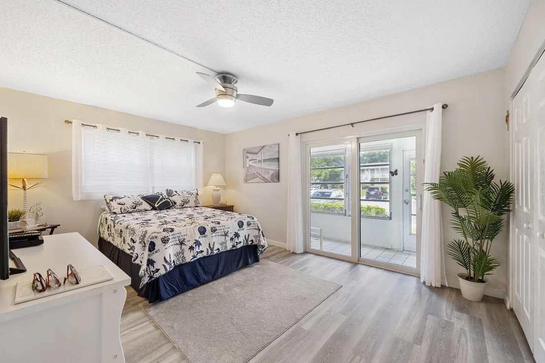 Photo of Unit P at 341 Markham Cres