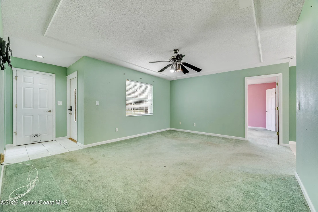 Photo of 586 Louvre Drive