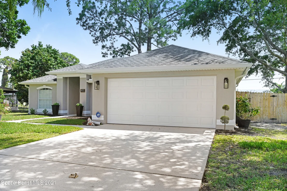 Photo of 971 Pineland Drive