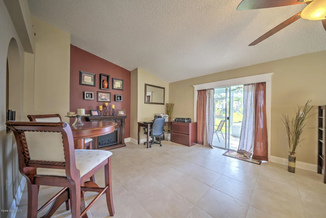 Photo of 1194 White Oak Circle