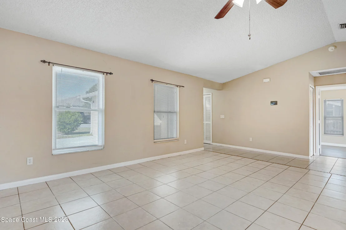 Photo of 781 Arundo Avenue NE