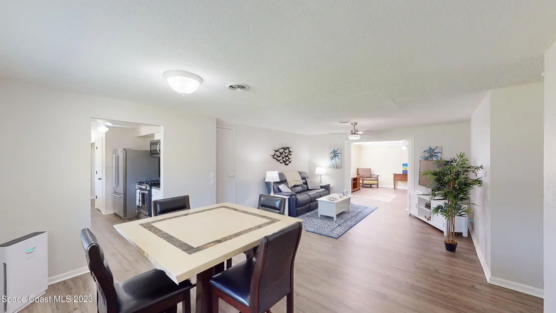 Photo of 1045 Green Road