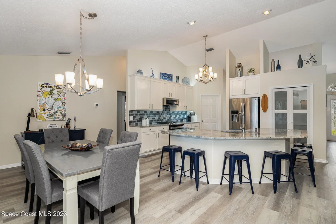 Photo of 321 Lake Victoria Circle