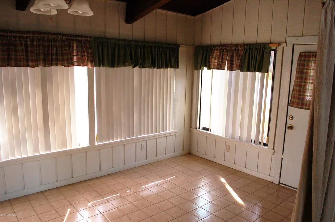 Photo of 260 Bayhead Drive