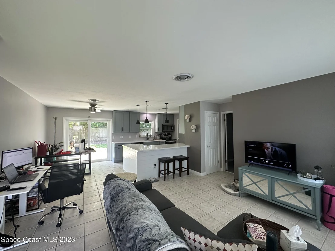 Photo of 989 Cardon Drive