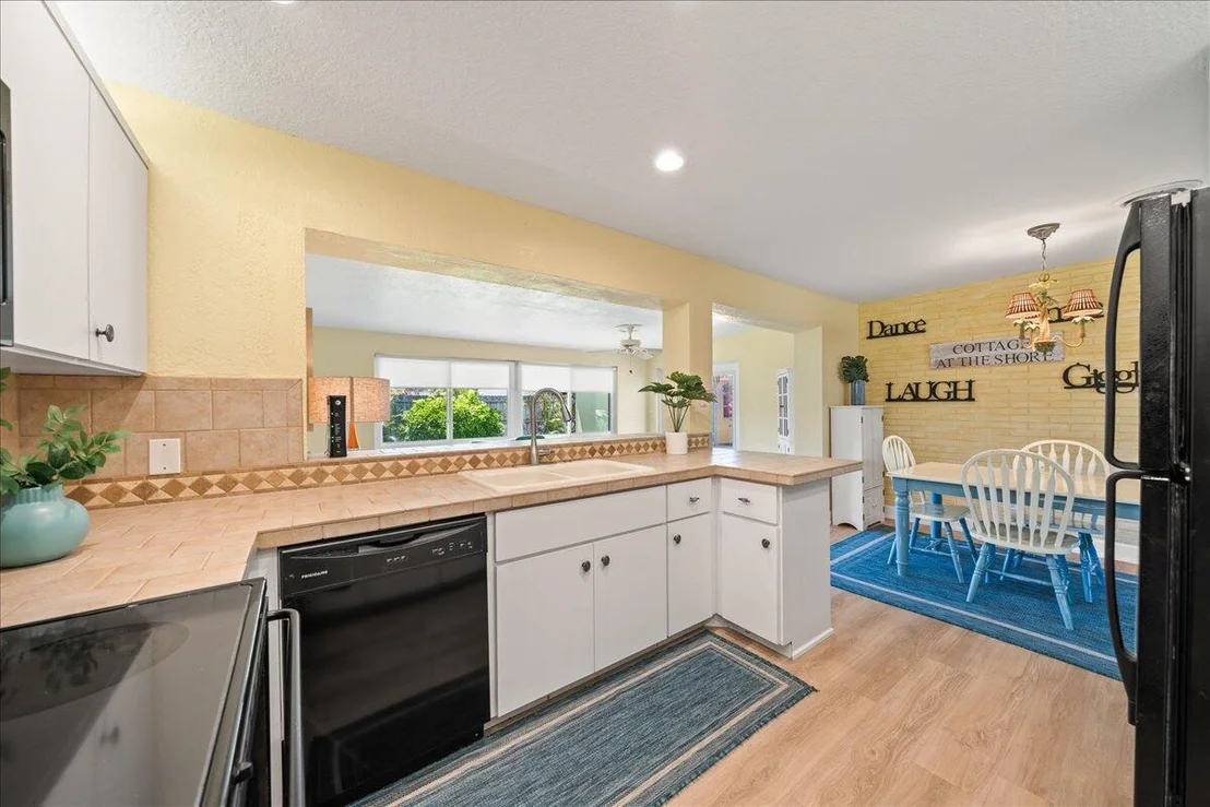 Photo of 2215 Reef Avenue