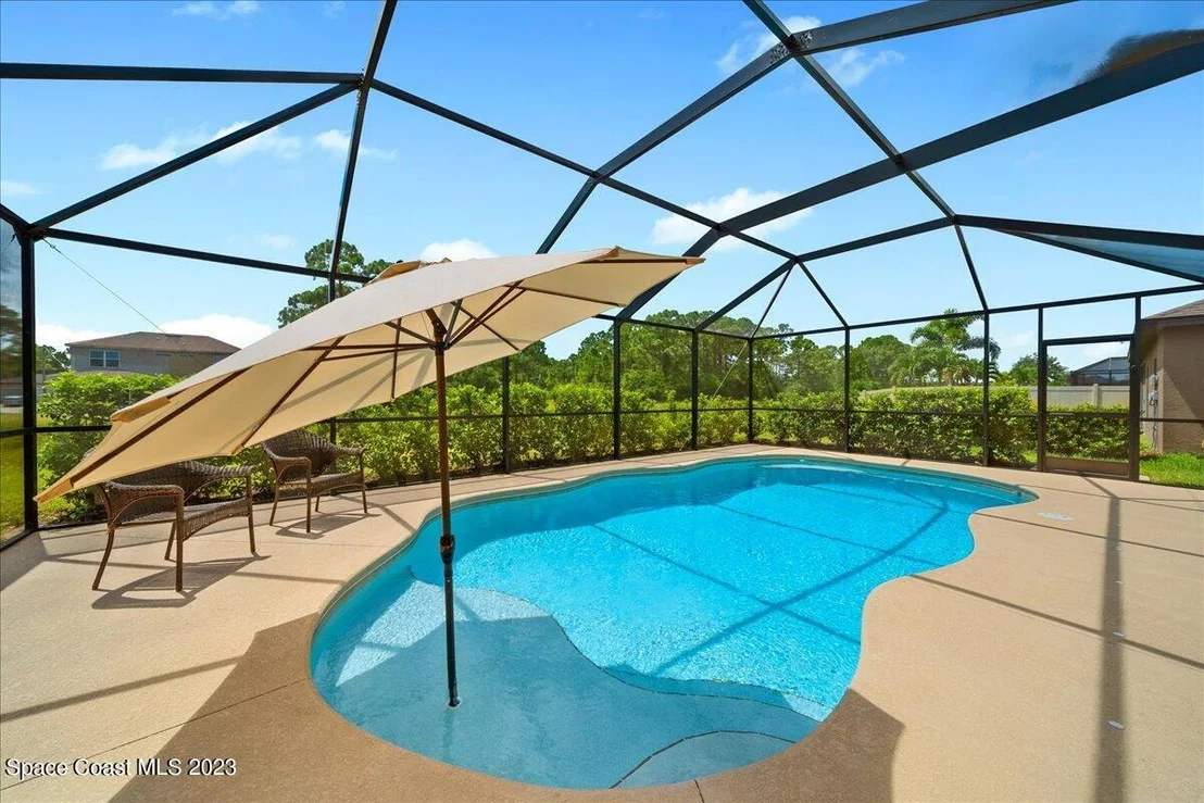 Photo of 930 Dillard Drive SE