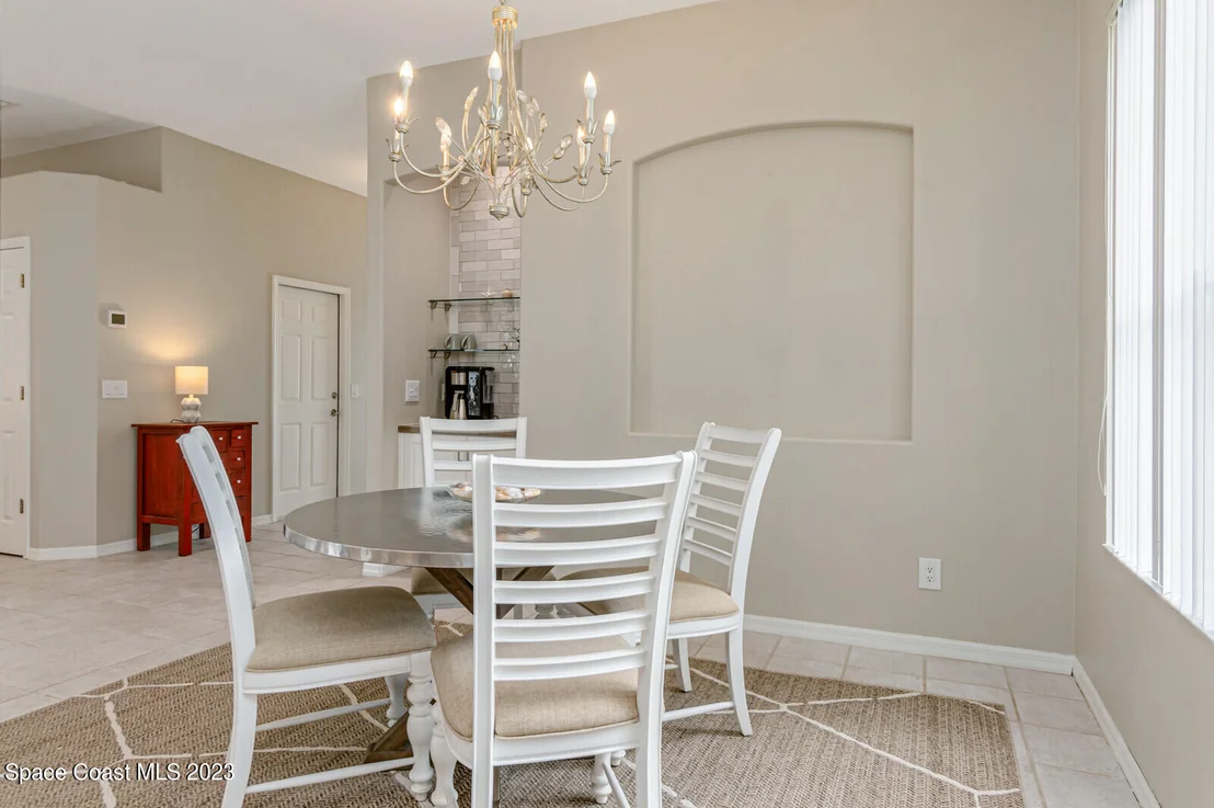 Photo of 859 Villa Drive