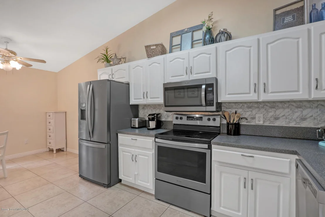 Photo of 1034 Abell Circle