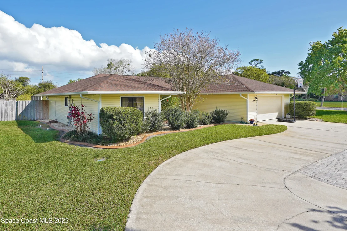 Photo of 1814 Oak Drive N