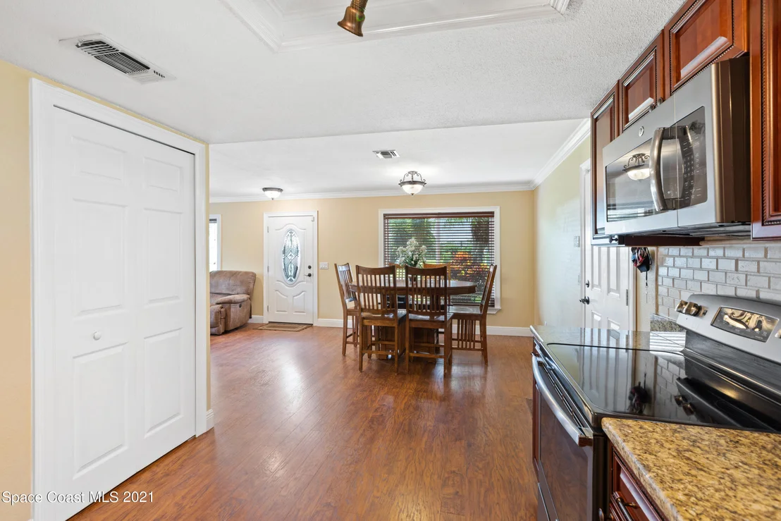 Photo of 2416 Lakeview Drive