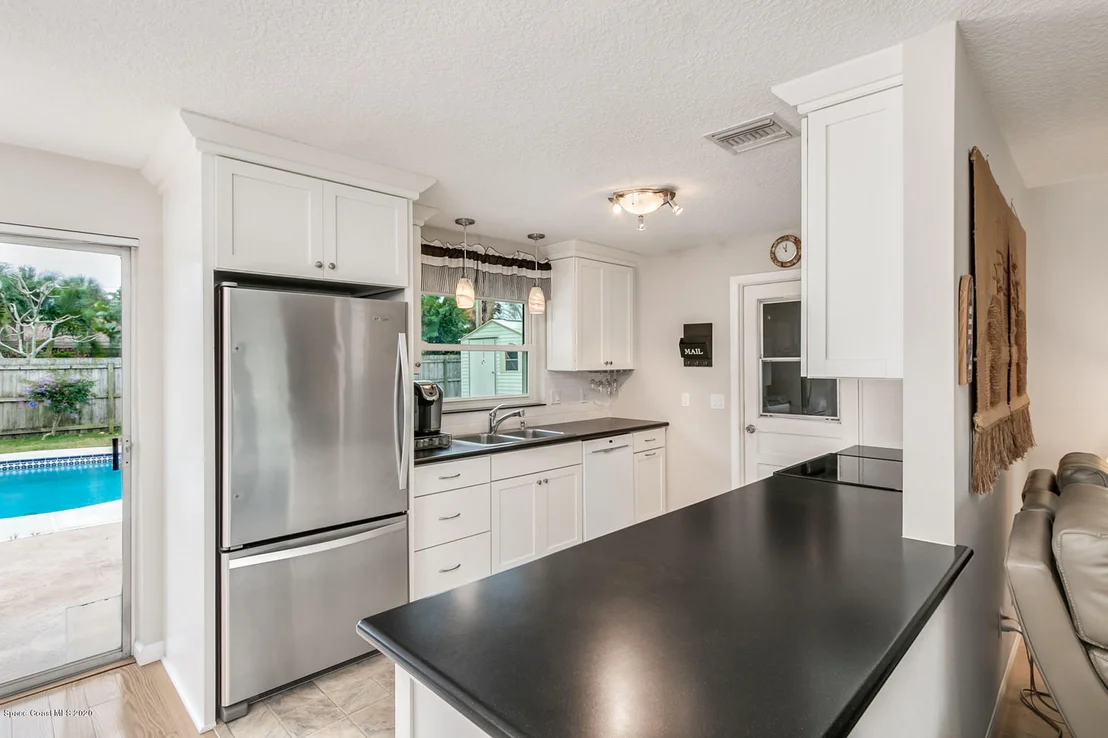 Photo of 565 Seabreeze Drive