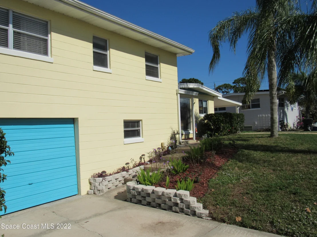 Photo of 920 Forest Road