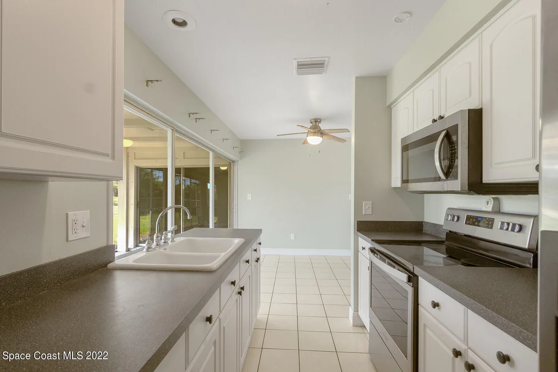 Photo of 3082 Edgewood Drive NE