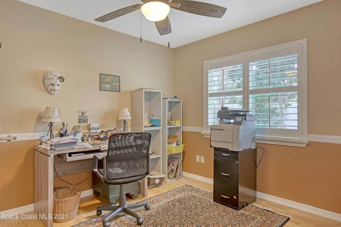 Photo of 895 Riviera Drive NE