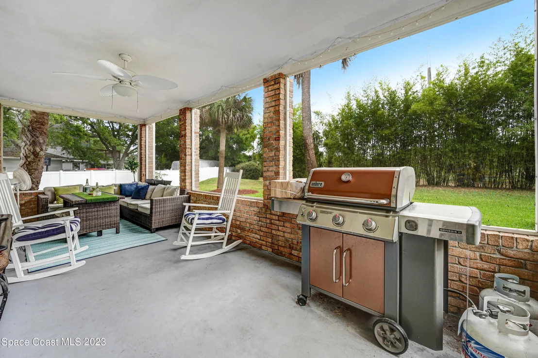 Photo of 2225 Royal Oaks Drive