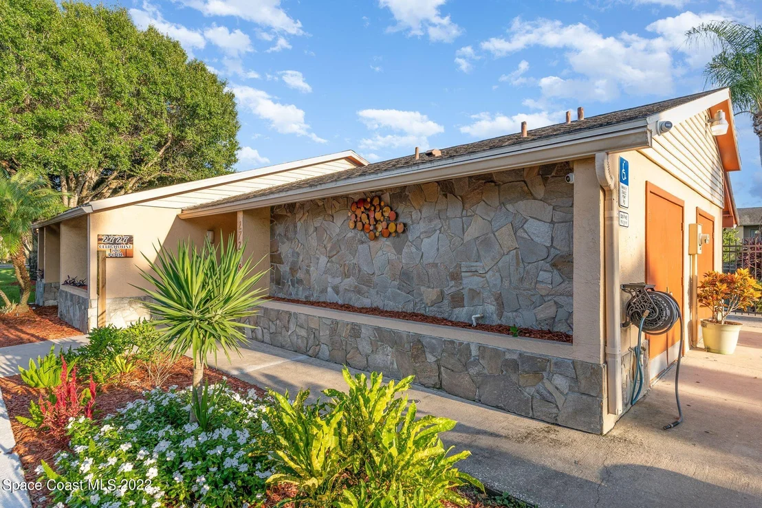 Photo of Unit 921 at 2345 Golf Lake Circle