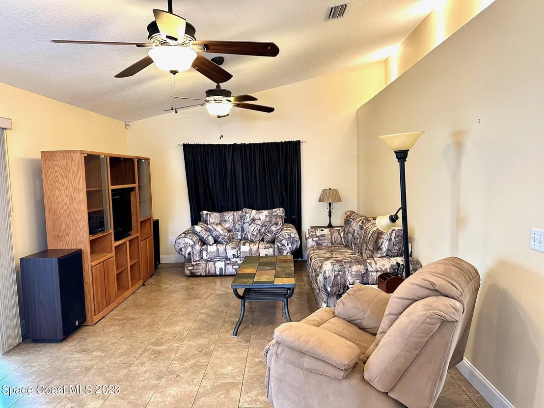 Photo of 1359 Heritage Acres Boulevard