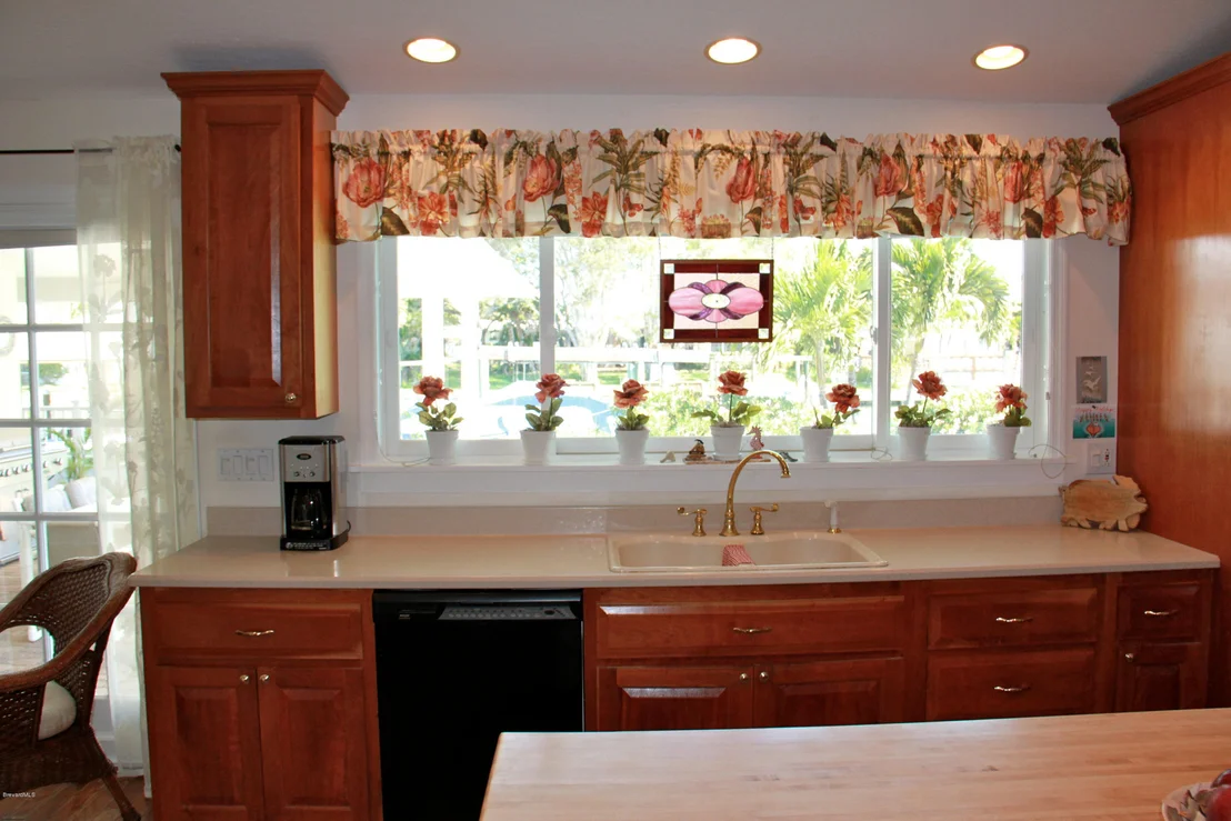 Photo of 452 Angelo Lane