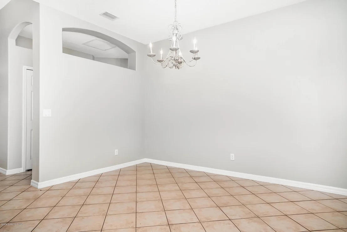 Photo of 4660 Portage