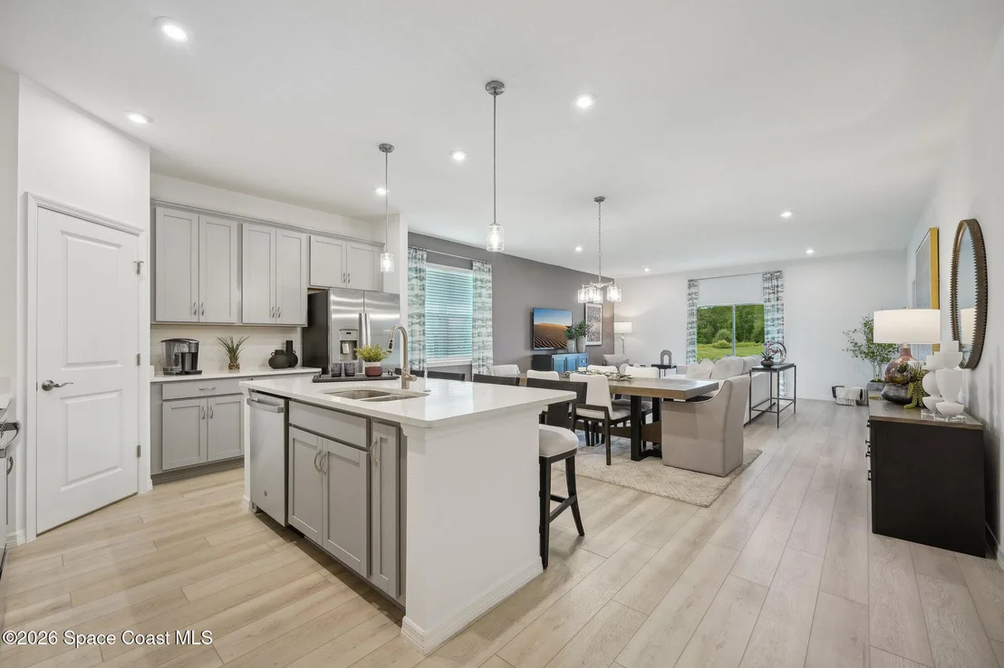 Photo of 992 NE Banff Drive NE