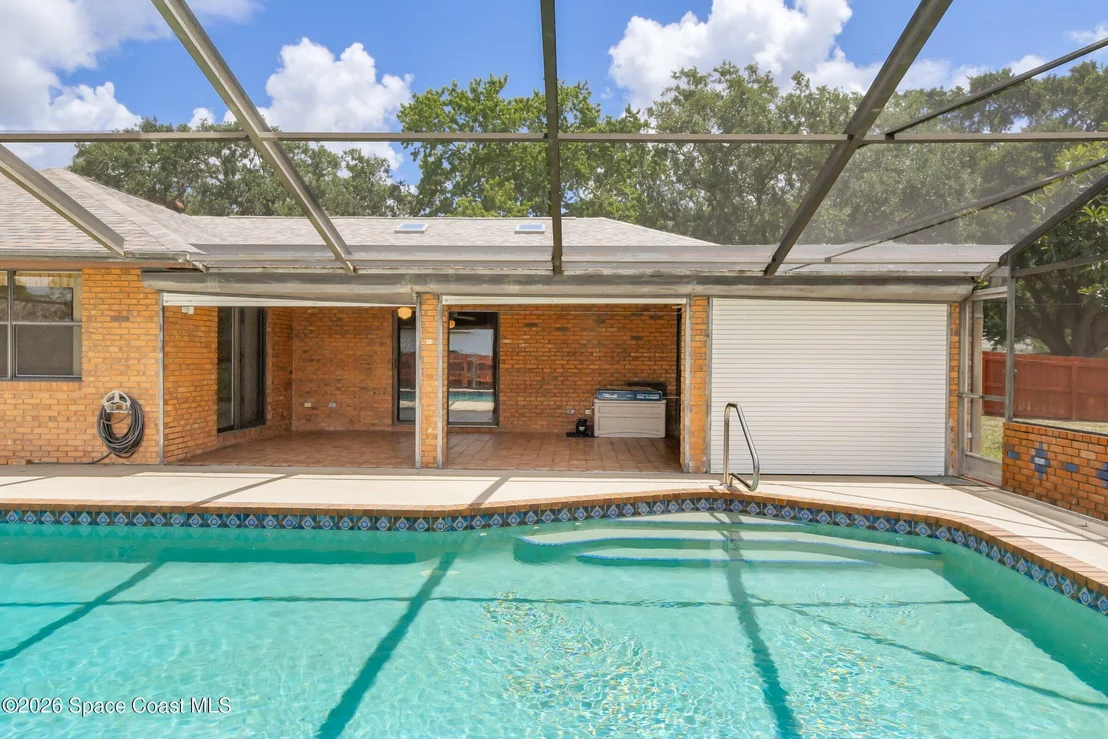 Photo of 460 Neptune Drive NE