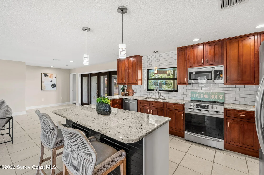 Photo of 213 River Road