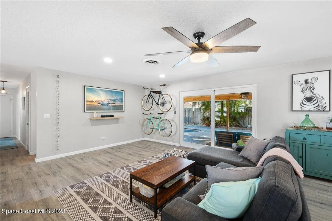 Photo of 615 N Robert Way