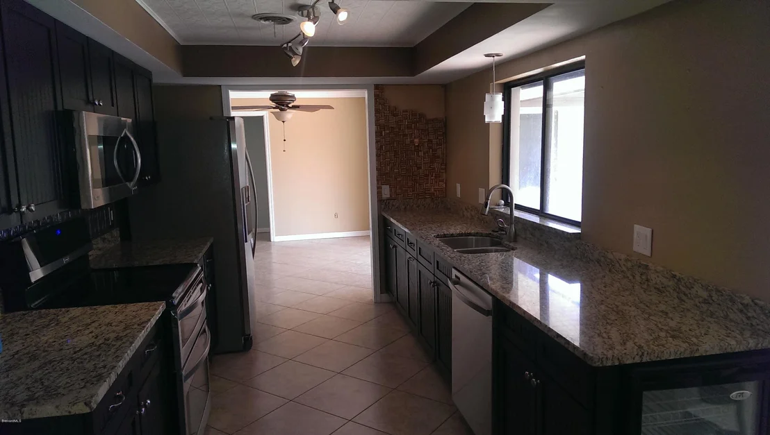 Photo of 521 W Riviera Boulevard