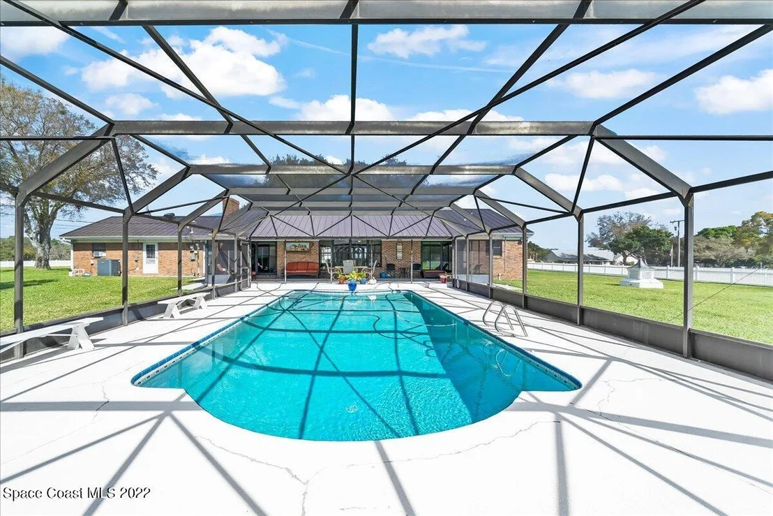 Photo of 3685 Burkholm Road