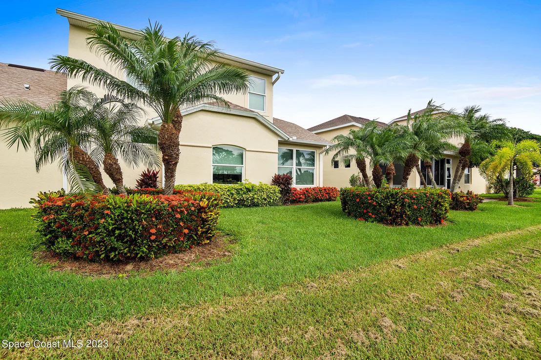 Photo of 1945 Golf Vista Boulevard