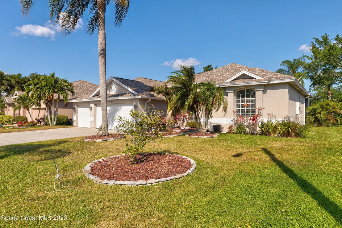 Photo of 832 Carriage Hill Road