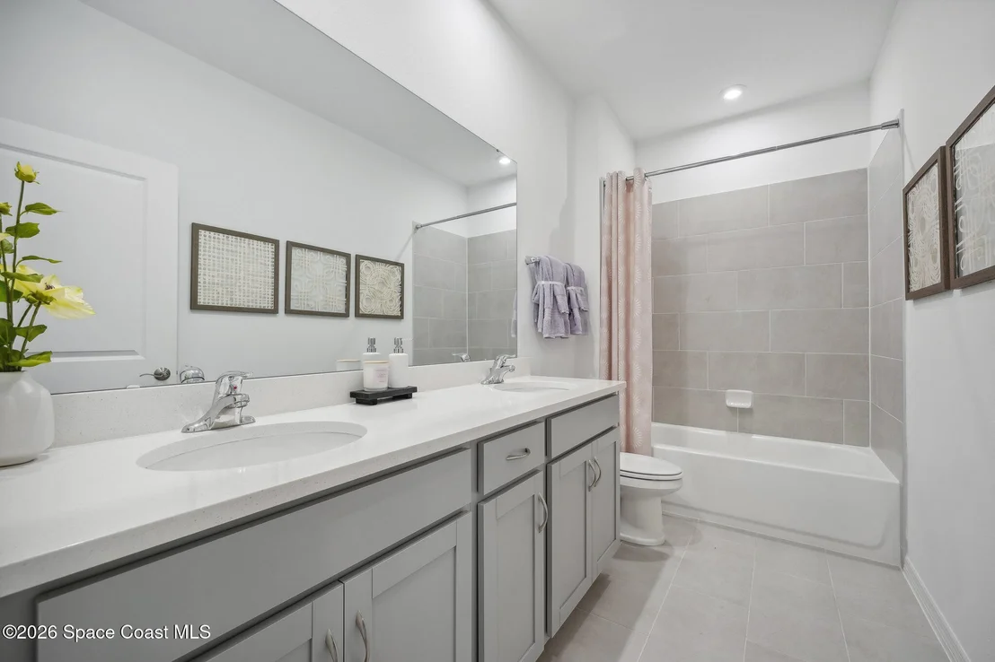 Photo of 992 NE Banff Drive NE