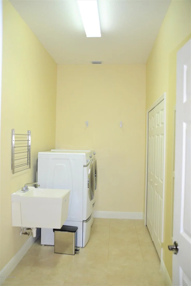 Photo of 2455 Woods Lane